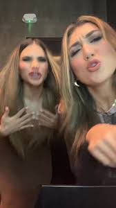 Robyn Higgs's Instagram, Twitter & Facebook