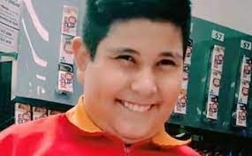 Un video se volvió tendencia en internet después de la reacción de un niño cuando un cliente le pidió unos codones en la reconocida tienda oxxo. Nino Del Oxxo Piden Condones Y Reaccion Se Hace Viral Video