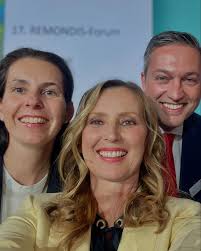 Kristina zur Mühlen added a new...