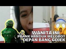 Viral, prank tante vs ojol bikin ngilu adegannya.! Prank Ojol Viral Viral No Sensor Prank Handuk Lepas Di Depan Driver Gojek Youtube Viral Miss A Prank Ojol Areavideolangka Adalah Sebuah Prank Viral Yang Dilakukan Seorang Tante Kepada Seorang