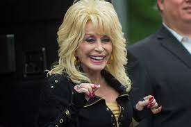 Since her debut, she has released 42 studio albums and become one of the most beloved and successful country singers the world has ever known. Kenny Rogers Meninggal Dolly Parton Hati Saya Hancur
