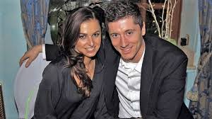 Robert lewandowski's wife anna lewandowska 2018anna lewandowska (born anna stachurska 7 september 1988) is a polish athlete, a graduate of the academy of phy. Robert Lewandowski S Wife Anna Lewandowska Bio Wiki