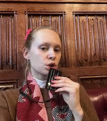 Tara Compton's Instagram, Twitter & Facebook