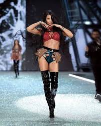 4.5 out of 5 stars 107 ratings. L Angelo Di Victoria S Secret Piu Influente E Adriana Lima E Lo Rivela Un Algoritmo Corriere It