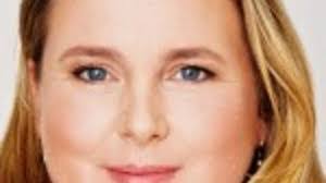 Karin Ross's Instagram, Twitter & Facebook