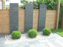 Moderner zaun und sichtschutz gleichzeitig aus holz. Sichtschutz Garten Modern Im Wohndesign Albrecht Visp Gartengestaltung Bilder Lyfa Info Mod Vorgarten Ideen Vorgarten Garten