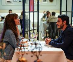 Cam tavanlar, ojo pictures imzalı, yönetmeliğini fehmi öztürk'ün yaptığı, senaryosunu meriç acemi'nin yazdığı türk yapımı drama türündeki televizyon dizisi. Cam Tavanlar Dizisinden Yeni Fragman Oyunculari Ve Konusu Mortilki Com