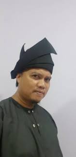 2) buku ini ditulis oleh hamka kereta mayat manakala lukisan komik dilukis oleh nazrul ali. Hamka Keretamayat Penulis Pts