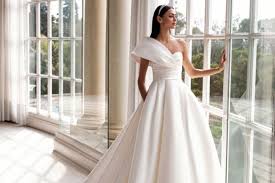 Dai un'occhiata alla nostra straordinaria selezione di abiti da sposa alla moda. Pronovias 2021 Le Nuove Collezioni Cruise Panorama Sposi