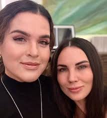 Pai de três filhos que se assumiu como mulher trans diz que isso fortaleceu  seu casamento