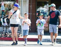 Watch the video below for the whole star. Elizabeth Banks Bio Family Net Worth Celebrities Infoseemedia
