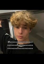 Leoś💗 (@leo...slay)