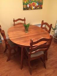 Table En Bois Et 4 Chaises Negociable Mobilier De Salle A Manger Et Cuisine Ville De Quebec Kijiji Kijiji Dining Table Decor