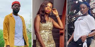 Simi had taken to her instagram page to share new photos of herself rocking a green shirt and a bikers short while gushing over her beauty. Singer Adekunle Gold And Wife Take To Ig To Celebrate His Sister S Birthday