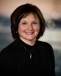 Beth Holst's Instagram, Twitter & Facebook