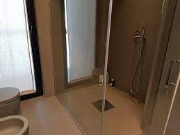 State pensando di rinnovare il vostro bagno con una. Pavimenti In Resina Pro E Contro