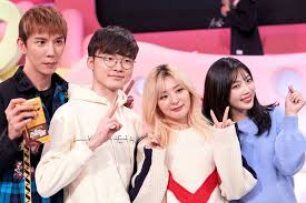 Pin By C On Red Velvet Female Singers Red Velvet Korean Girl Groups