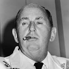 👉 Chi era il Colonnello Tom Parker? È colui che ha determinato  l'incessante declino fisico e psicologico di Elvis Presley? Parliamone. Il  Colonnello Tom Parker, che fu il suo manager, e non