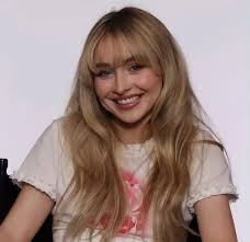 Abby Ogle (usagiserena530)