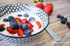 Es wird als naturjoghurt ohne zusätze sowie mit zusätzen wie zucker oder obstbestandteilen in verschiedenen geschmacksrichtungen vermarktet. Kalorienarme Snacks 9 Gesunde Alternativen Zum Abnehmen