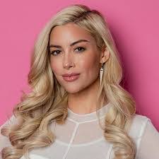 Lauren Oster's Instagram, Twitter & Facebook