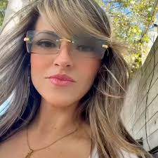 Qué bonita estás desde que eres “FeLiZ” y cada día más ligera. Más “tú” y  menos perfecta!! 🔝🦋✌🏻🌹, #loveme #preatty #light #girl #feliz #mas #yo  #simple