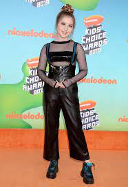 She began her career as a child actress, starring as piper on the nickelodeon series henry danger. Ella Anderson Style Clothes Outfits And Fashion Celebmafia