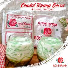 Langkah yang pertama adalah sediakan baskom untuk tempat bahan dari tepung beras, tepung hunkue hijau, dan tepung kanji serta tambahkan pasta pandan. Cendol Tepung Kanji