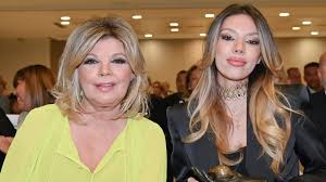 Kike Calleja habla sobre la ausencia de Alejandra Rubio en la celebración de Terelu Campos tras salir de 'Supervivientes 2025'