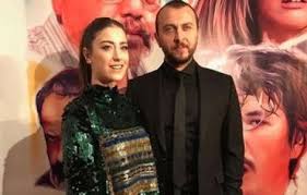 Topluluk, kuruluşundan bu yana berkun oya'nın yazdığı ve yönettiği oyunları sahnelemektedir. When Is Hazal Kaya And Ali Atay Getting Married Gossip Hunters