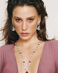 Ay�e Bar�m ve Serenay Sar�kaya a��klamas�