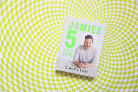 Als beilage zwei salate aus gurken und tomaten. Rezension Jamie Oliver Jamies 5 Zutaten Kuche Quick Easy