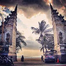 Bali Gate To Kuta Beach Indonesia Kuta Beach For Me Was A Little Disappointing Coming From Australia Where We Have Golde Bali Travel Kuta Beach Bali Surf