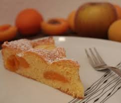 Nach erkalten vorsichtig auslösen und dünn mit puderzucker. Das Schmeckt Nach Sommer Geschlupfter Apfel Aprikosen Kuchen Heiss Und Innig