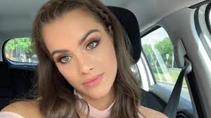 Timi pozitív csalódás lett és végig ügyesen teljesített, az a kis hiszti meg néha belefért. Fajdalmas Serulessel Bajlodik Gelencser Timi Nlc