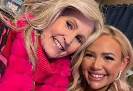 Did you catch my new @barbie speedpainting video in front of the famous  Barbie house in San Fransisco? It dropped