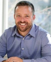 Janet Riel's Instagram, Twitter & Facebook