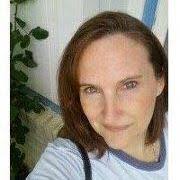 Robyn Roe's Instagram, Twitter & Facebook