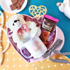 There are even sweet gifts here she can share with a group. New Year Gifts 2021 New Year Gift Ideas For Him Her Online Igp Com