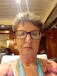 Hi all! I just wanted to introduce myself and share a photo that I took. My  name is Edna,not my fault ,parents choice lol. I'm 5' nothing, actually 4'  11 and 3/4.