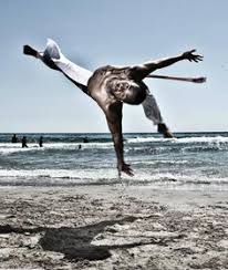 Résultat de recherche d'images pour "capoeira au sem mao"