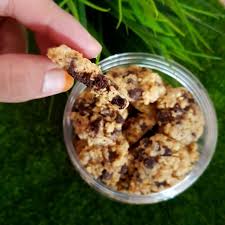 Fren husben request nak biskut choc chips. Biskut Raya Oat Chocolate Chips Chocolate Chips Chocolate Chip Cookies Biskut Chocolate Chip Biskut Oat Shopee Singapore