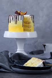 Sommerliche Kokos Maracujatorte Mit Chocolate Drip Kleid Kuchen In 2020 Kuchen Und Torten Kuchen Und Torten Rezepte Sommer Torte