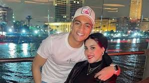 Did not like it 1.00 · rating details. Ø¨ØµÙˆØ±Ø© Ù…Ø¹ Ø·ÙÙ„ÙŠÙ‡Ù…Ø§ Ø¹Ù…Ø±Ùˆ Ø¬Ù…Ø§Ù„ ÙŠØ¹Ù„Ù† Ù…Ø±Ø¶ Ø²ÙˆØ¬ØªÙ‡ ØµÙˆØ±Ø©