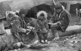 It is now considered a derogatory term, and the indigenous people of greenland, alaska, and canada prefer the. Datei Eskimo Family Ngm V31 P564 Jpg Wikipedia