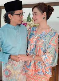 Nampaknya kita masih lagi berdua view this post on instagram a post shared … Siti Elizad Dan Suami Rozita Che Wan Zain Saidin Facebook