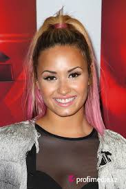 Er bleibt der klassiker schlechthin und kommt niemals aus der mode. Demi Lovato Frisur Zum Ausprobieren In Efrisuren