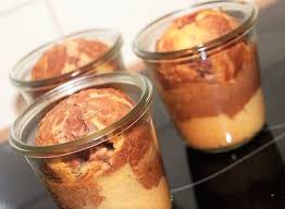 Durch das glas sind die kuchen direkt für den transport geschützt und können sogar per paket verschickt werden. Rezept Ruck Zuck Fertig Gebacken Auch Toll Zum Verschenken Kuchen Im Glas Familie Motte Ein Reiseblog Fur Familien