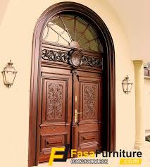 Produk kusen pintu jati ini cocok sekali untuk kalian terapkan pada pintu utama rumah masa kini dengan model paling terbaru yang mempunyai desain elegan. Pintu Kupu Tarung Ukir Kusen Jati Lengkung Fasa Furniture Jepara Fasa Furniture Jepara