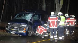 Die kernsiedlungen liegen an der mündung der spree in den müggelsee. Berlin Rahnsdorf Chevrolet Van Schleudert Bei Glatte Gegen Baum